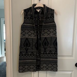 Artisan Ny Black and Gray Geometric Vest